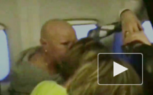 Пьяный дебош в самолете попал на видео