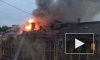 По улице Чайковского тушат крупный пожар в жилом доме