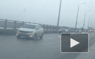 Видео: в Саратове молодому человеку не дали спрыгнуть с моста