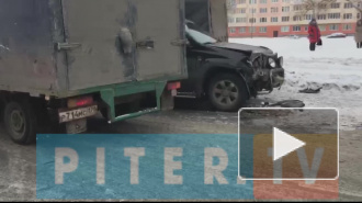 В Петербурге произошло серьезное ДТП: водителя "Прады" увезли в реанимацию 