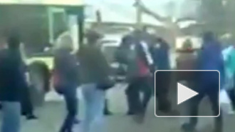 Задиристое видео из Красноярска: водители автобусов затеяли массовую драку