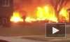 Видео из США: Самолет рухнул на жилые дома и загорелся