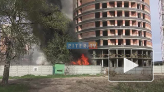 Видео: на Коломяжском горят строительные вагончики