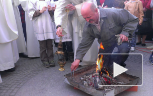 Пасха 2014 в Петербурге: вместо Благодатного огня католики развели костер на Невском