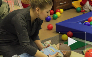 Георгий Полтавченко проверил, как живется "маленьким мамам" и их детишкам