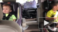 Видео: малыши в машине энергично зажигают под ритмы рока