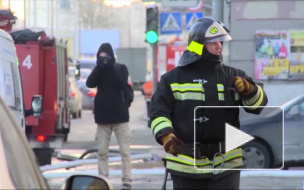 В Петербурге из горящего здания на улице Смолячкова эвакуировали 35 человек