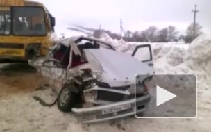 Появилось видео смертельного ДТП с автобусом с 22 детьми и легковушкой из Башкирии