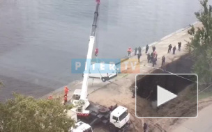 Видео: из Морского канала вытащили "Газель"