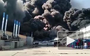 В Самаре загорелся склад с лакокрасочными изделиями 