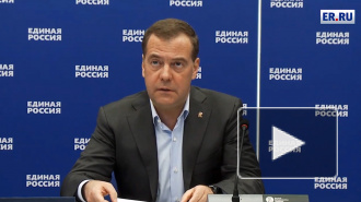 Медведев призвал членов "Единой России" направить зарплату на помощь медикам