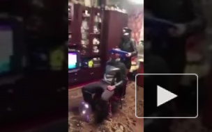 Курск: Жаркий стриптиз в присутствии маленького ребенка заинтересовал следком