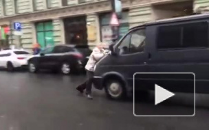 Появилось видео дерзкого ограбления мужчины с миллионом рублей на улице Восстания