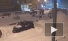 Глыба снега рухнула с крыши на гулявшего с собакой россиянина и попала на видео