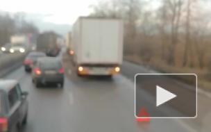 Три фуры столкнулись на Московском шоссе