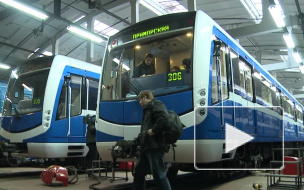 На "зеленой" ветке петербургского метро сломался новый состав