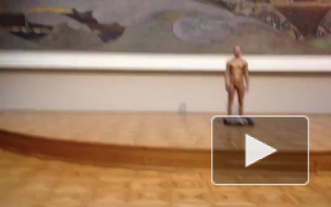 Мужчина в красных стрингах прогулялся по Третьяковке