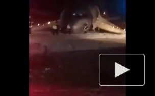 Появилось видео севшего на "брюхо" самолета в Калининграде