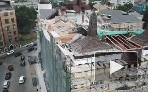 Видео: как в Выборге ремонтируют крыши исторических зданий