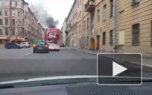 Появилось видео горящих "ГАЗели" и "Яндекс-такси" после столкновения в Петербурге