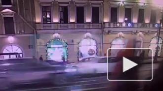 Аварию из трех машин заметили на Невском