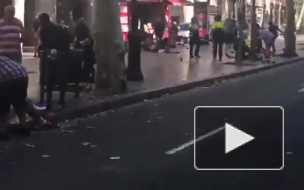 Появилось видео из Барселоны, где фургон врезался в пешеходов