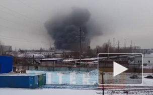 У горящего цеха на Октябрьской набережной возьмут пробы воздуха