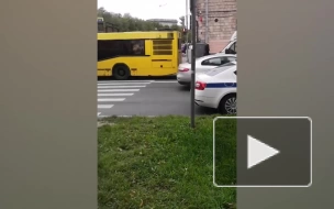 В Кировском районе водитель BMW сбил женщину с ребенком