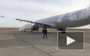 Видео из Челябинска: В аэропорту трап протаранил самолет