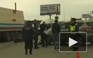 Страшное видео из Рязани: трассу не поделили две легковушки и мотоцикл