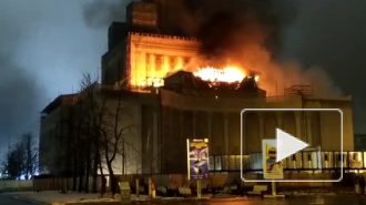 Видео: на ВДНХ произошел пожар в центральном павильоне