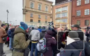 Во время акции у ТРЦ "Галерея" произошли задержания