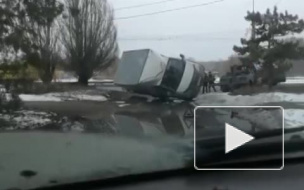 В Омске перевернулась грузовая «Газель»