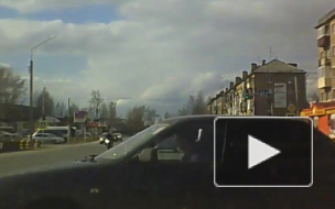 Жесткое видео из Сыктывкара: трассу не поделили мотоцикл и легковушка