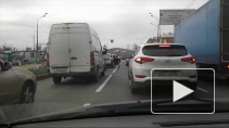 Попрошайка на коляске атаковал водителей на Обводном канале