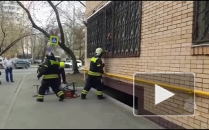 Спасатели помогли москвичу весом 300 кг покинуть квартиру и поехать к врачам