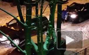 На проспекте Просвещения подростки на Renault Duster застряли в бетоне, а затем протаранили чужое авто