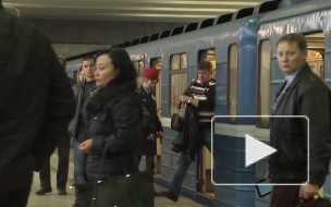 Жители севера Петербурга опоздали на работу из-за сбоя в работе метро