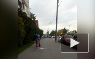 Видео: на Карпинского таксист подрался с пассажиром