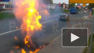 "Огнедышащий" асфальт в Петербурге попал на видео