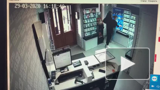 Безработный мигрант ограбил салон сотовой связи на Литейном