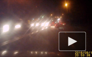 Уезжает с места ДТП.