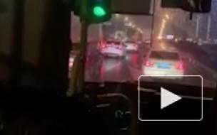 Вернувшихся с Бали петербуржцев доставят на автобусе из московского обсерватора домой