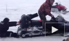 Видео: Мужчину "засосал" в себя снегоход