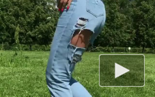 Бузова порвала джинсы на попе и сняла это на видео