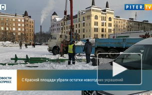 Последние части новогодних украшений убрали с Красной площади в Выборге