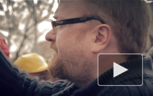 Виталий Милонов явился на шествие геев и пытался его сорвать. Полиция охлаждала пыл депутата