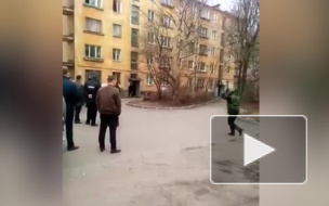 Видео из Карелии: в центре города пьяный неадекват устроил перестрелку с полицейскими