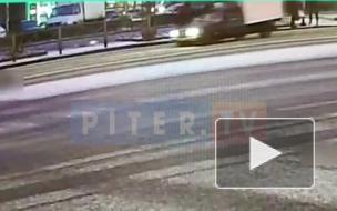 На перекрестке проспекта Стачек и улицы Ивана Черных сбили двух пешеходов