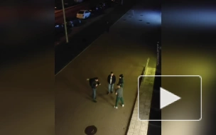 Под Петербургом ночью выпивший мужчина  костылями избил доставщика еды